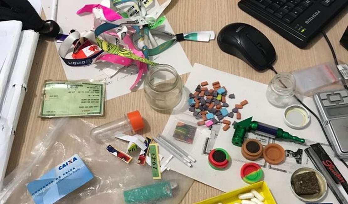 Polícia prende suspeitos que anunciavam venda de drogas pela internet