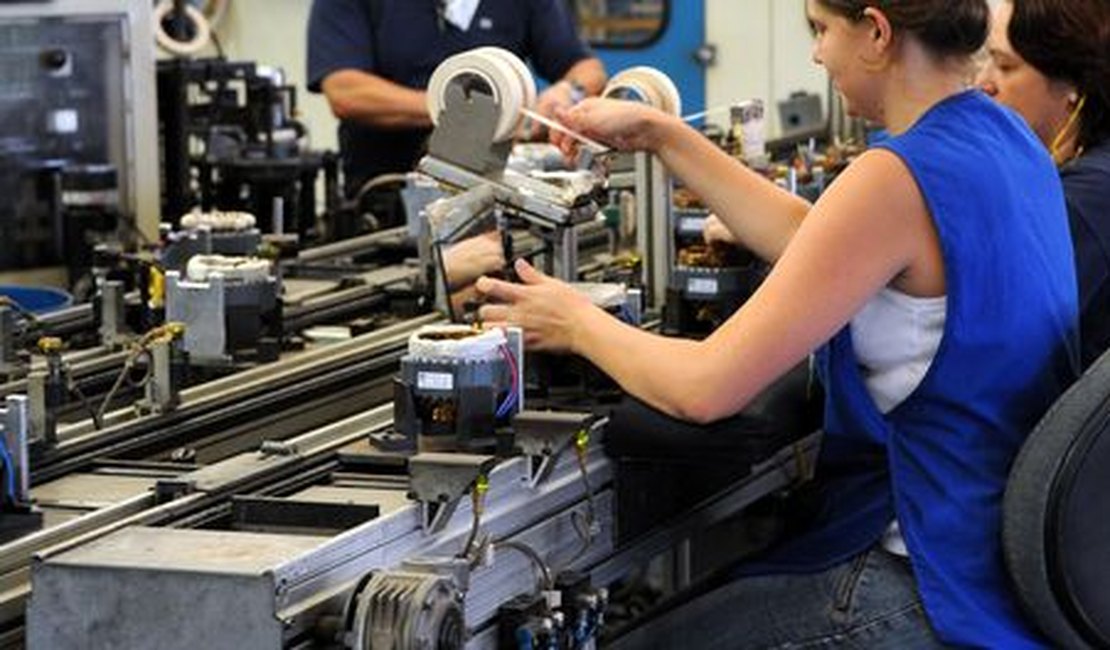 Produção industrial interrompe sequência de queda e fecha janeiro em alta de 2%