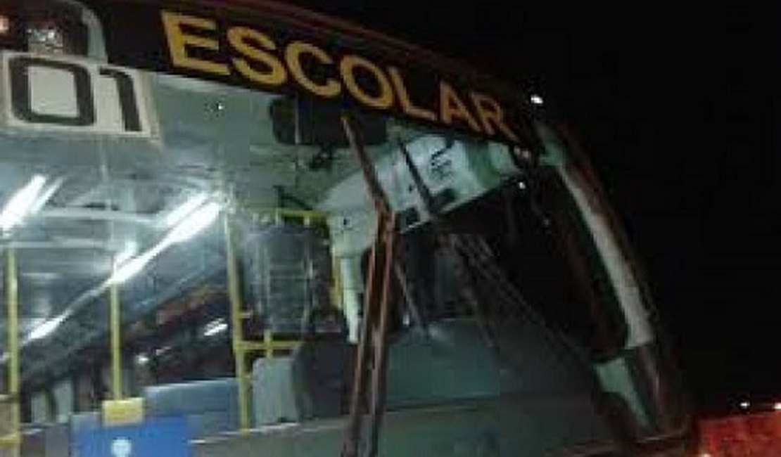 Estudantes são vítimas de arrastão em ônibus escolar, em União dos Palmares