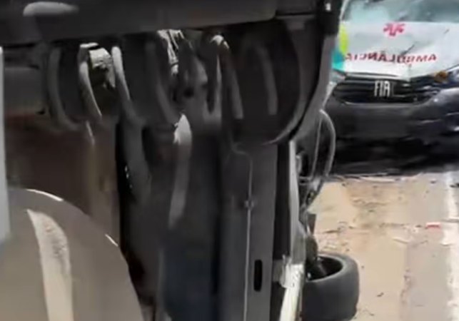 Ambulância da Prefeitura de Maragogi se envolve em acidente em Matriz do Camaragibe
