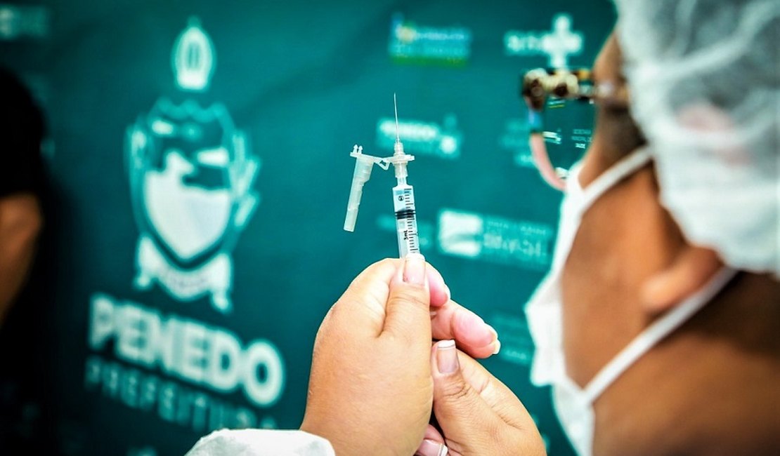 Vacinação contra Covid-19 em Penedo atende nova orientação do Ministério da Saúde
