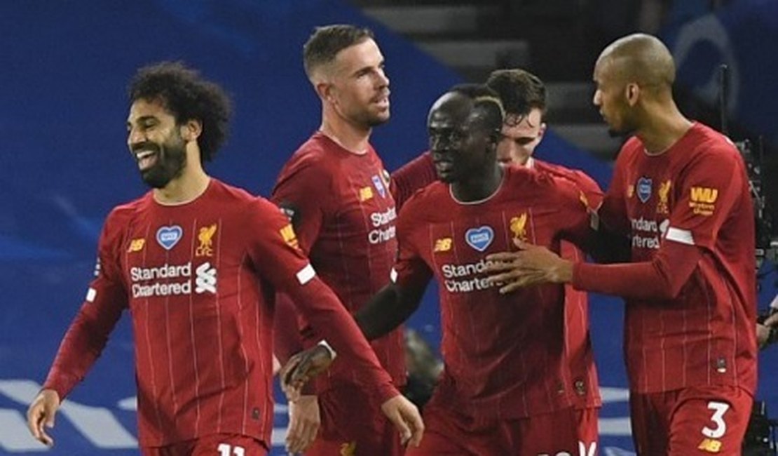 Com dois gols de Salah, Liverpool vence o Brighton por 3 a 1