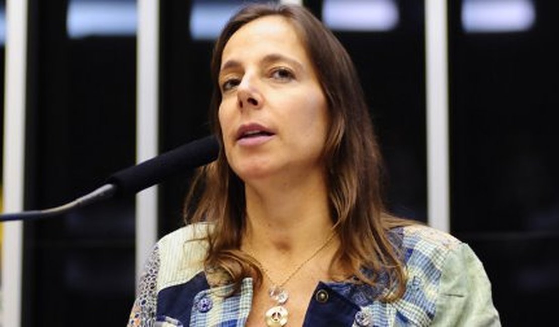 Nomeação de Rosinha da Adefal é fruto de troca de voto de Romário, diz deputada