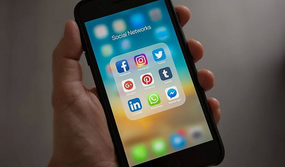 Mulher é condenada por criar perfil falso de atual esposa do ex em app de traição