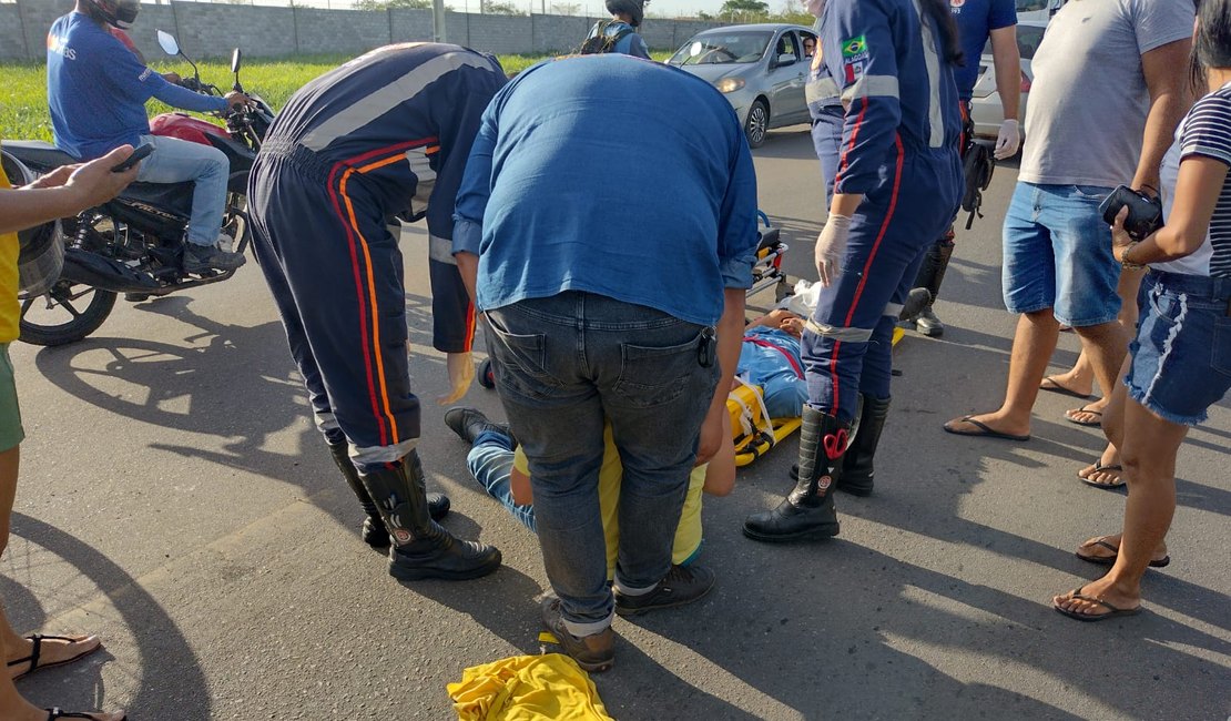 Acidente com moto deixa dois irmãos feridos na AL-115, em Arapiraca