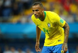 Lateral direito, Danilo se lesiona em treino e está fora da Copa do Mundo