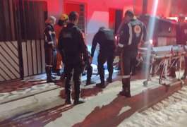 Pai e filha de 3 anos são baleados enquanto assistiam jogo, em Arapiraca