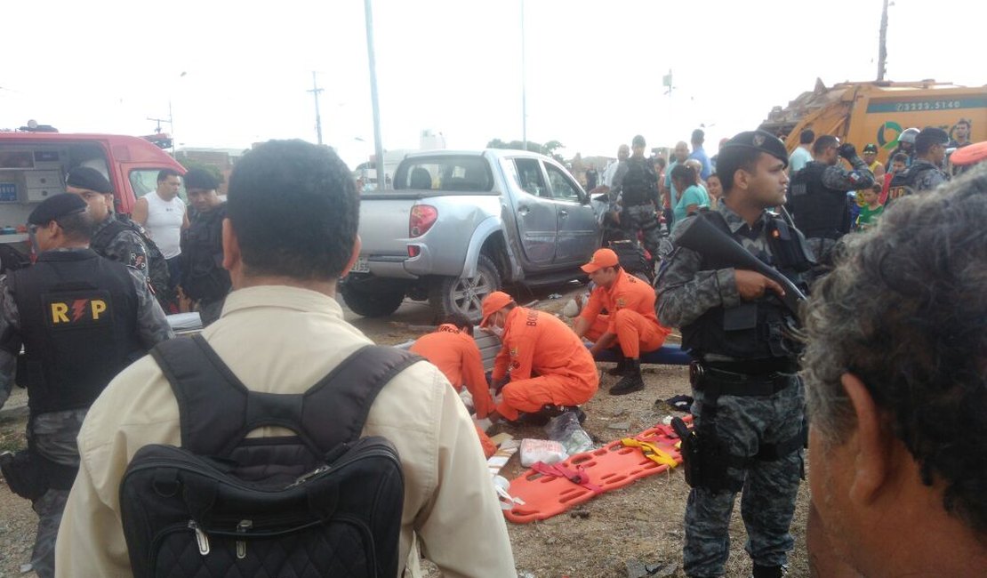 Motorista embriagado atropela idosos em ponto de ônibus
