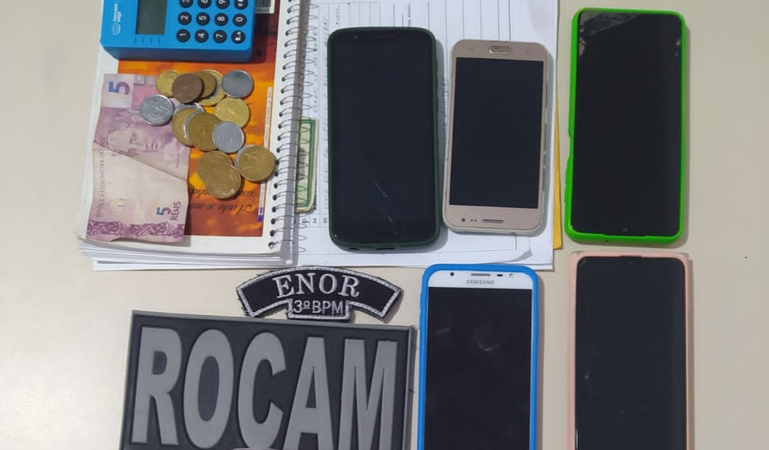 Operação da PM prende homem suspeito de tráfico de drogas e apreende materiais, em Arapiraca