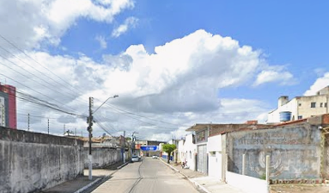 Incêndios atingem fiações em postes de energia elétrica em Arapiraca na manhã deste sábado