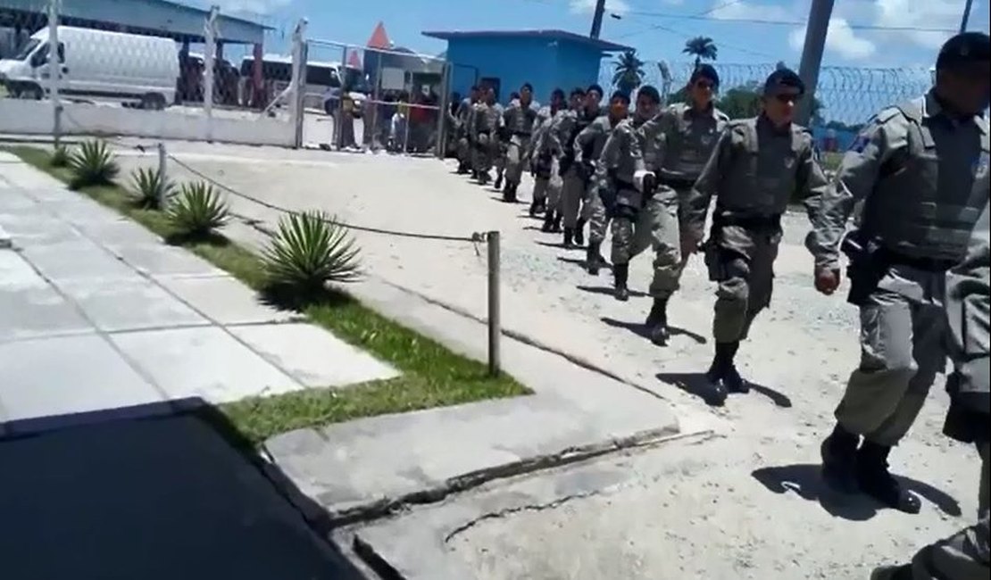 PM ocupa presídios para reforçar segurança durante visitas, em Alagoas