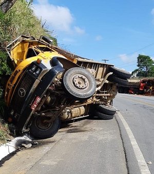 Caminhoneiro morre em colisão na BR-104, em São José da Lage