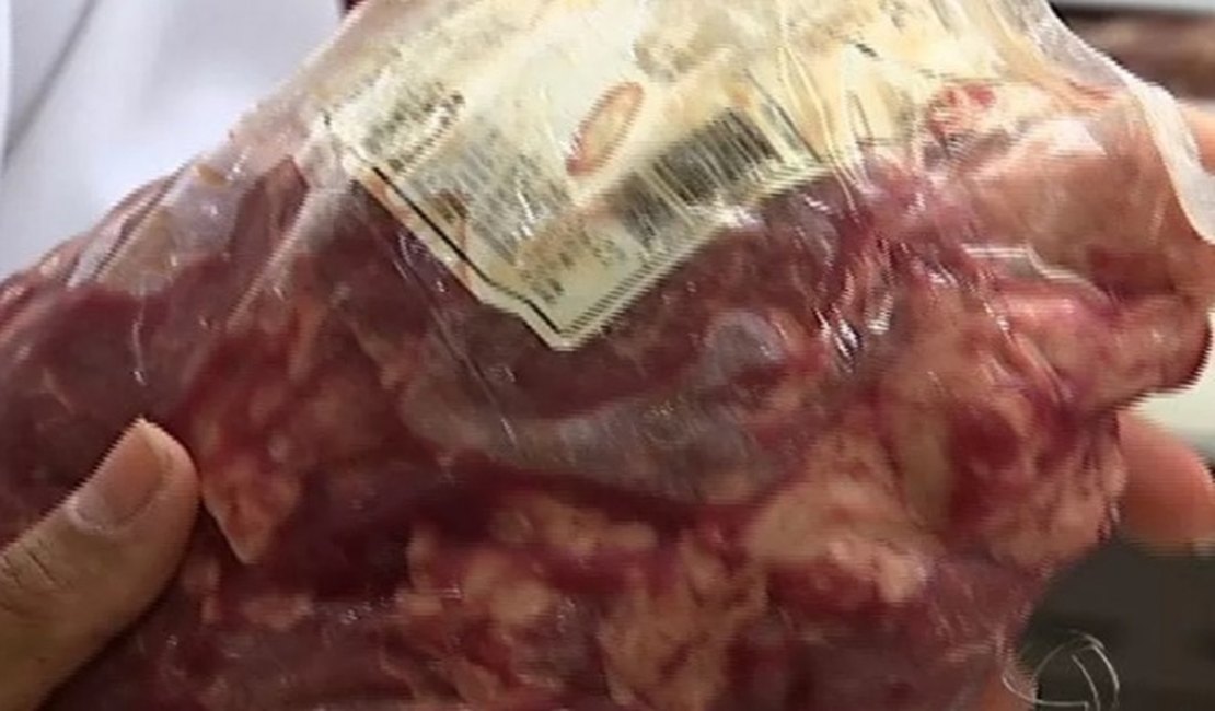 Mulher é presa por furtar carnes de supermercado atacadista em Arapiraca