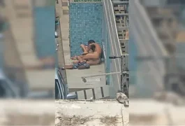 Casal em situação de rua é flagrado mantendo relação sexual em via pública