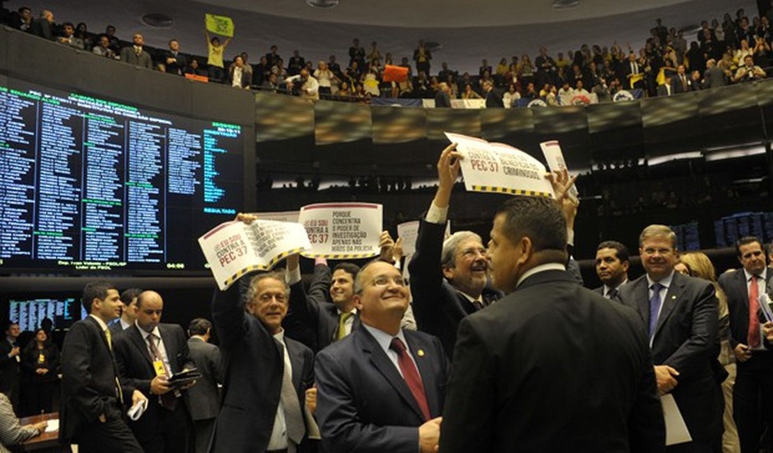 Câmara dos Deputados derruba PEC 37