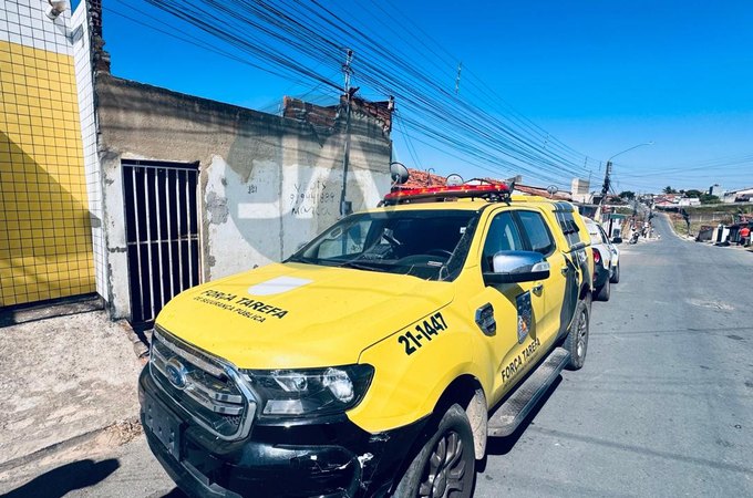 Criminoso invade vila e mata homem a tiros na frente da esposa e filhos, em Arapiraca