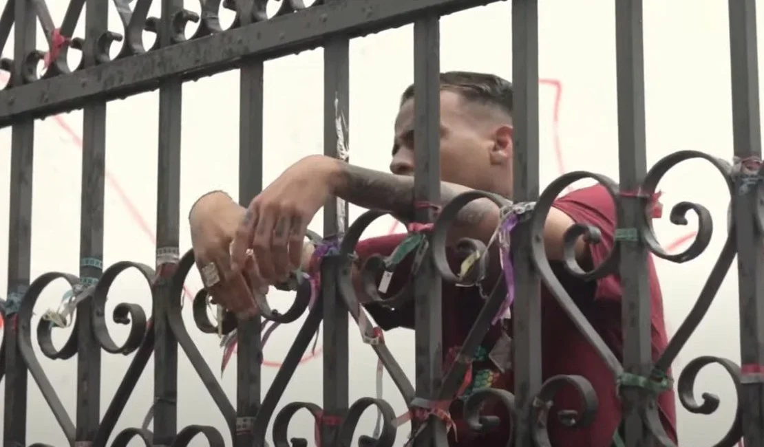 Cantor de vídeo famoso gravado em presídio, MC Arthurzinho é morto com mais de 20 tiros em Sergipe