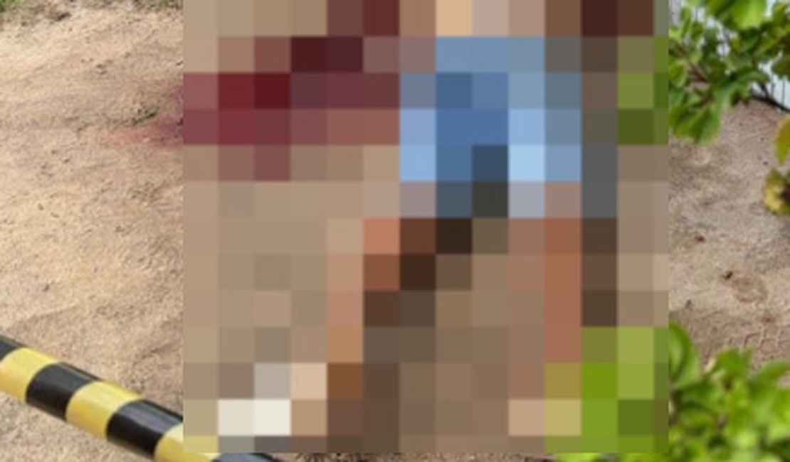 Homem é executado com mais de 10 tiros em Maragogi; moto foi deixada ao lado do corpo