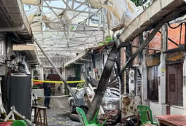 Incêndio atinge centenário Mercado da Madalena, em Recife, e dois boxes pegam fogo