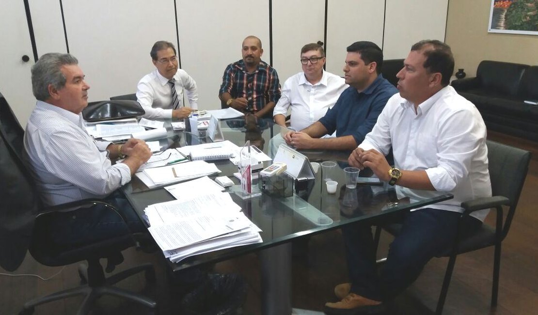 Vereadores de Arapiraca solicitam benfeitorias para Agricultura, ao secretário de Estado