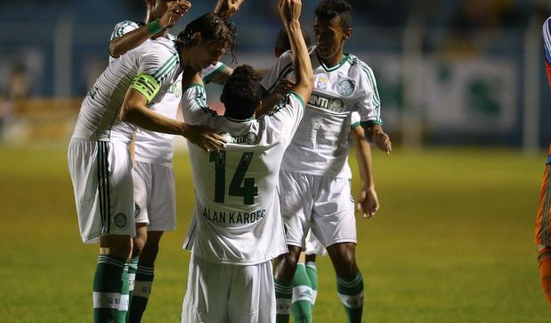 Palmeiras vence São Caetano e segue lider da Série B