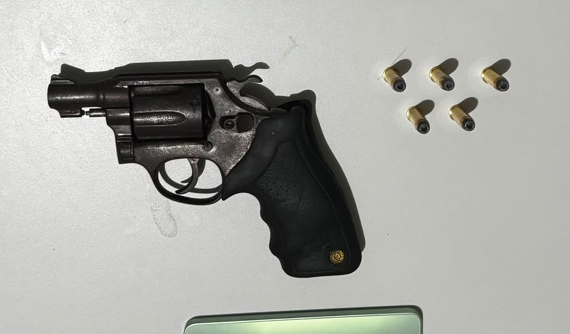 Homem suspeito de disparo e ameaça em Limoeiro de Anadia é preso escondido em casa paroquial