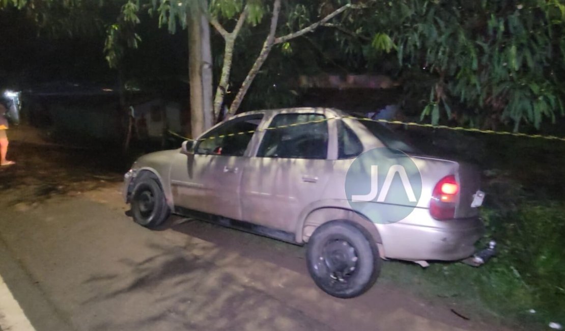 Homem morre baleado dentro de carro que atingiu poste na AL-115, em Arapiraca