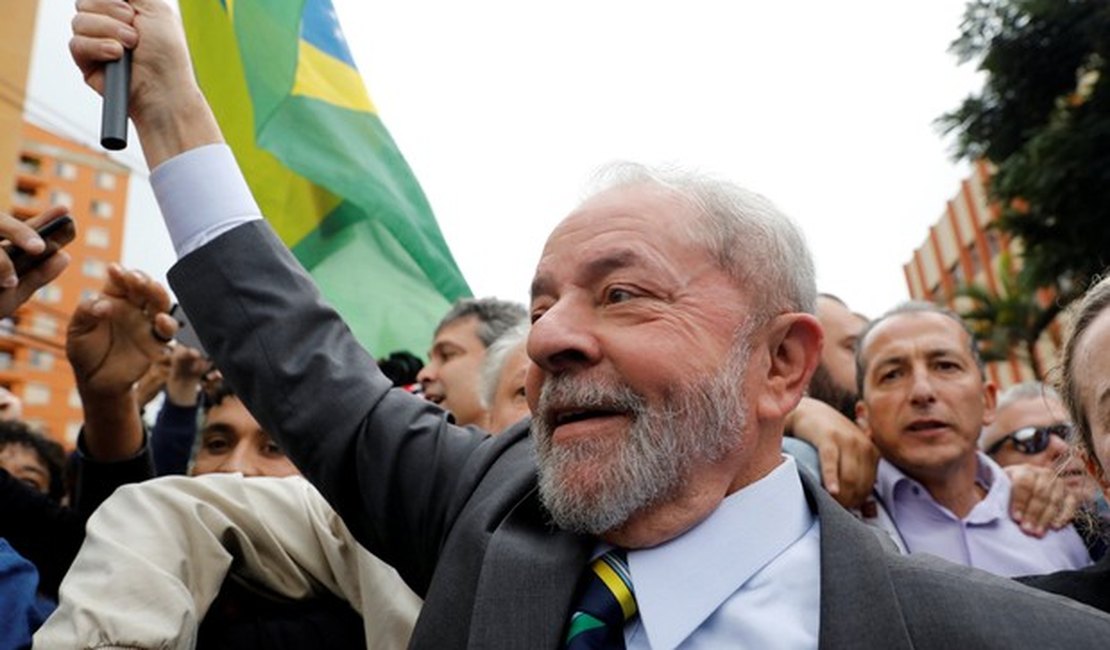 Sem provas, condenação é perseguição política, diz defesa de Lula