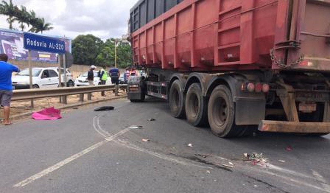 Mulher vítima de atropelamento por carreta morre no HE do Agreste, em Arapiraca