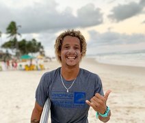 Campeão alagoano de surf faz campanha para conseguir participar de campeonato no RJ