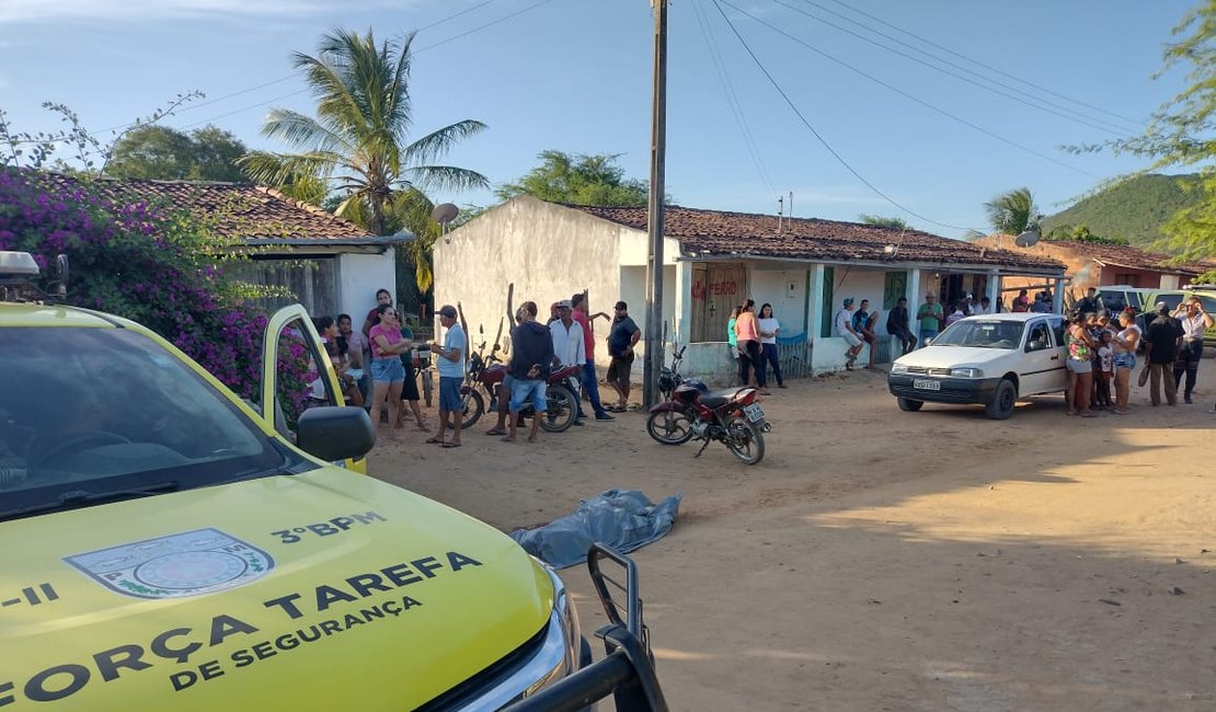 Neto mata o avô com facada no pescoço enquanto idoso dormia na rede, em Girau