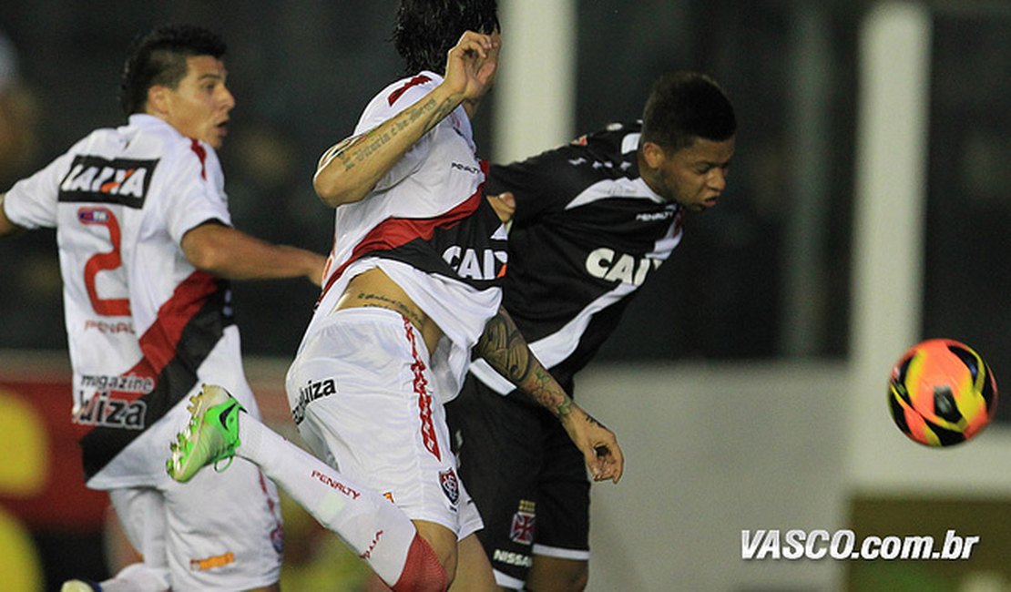 Vasco perde para o Vitória por 2 a 1 e aumenta a crise