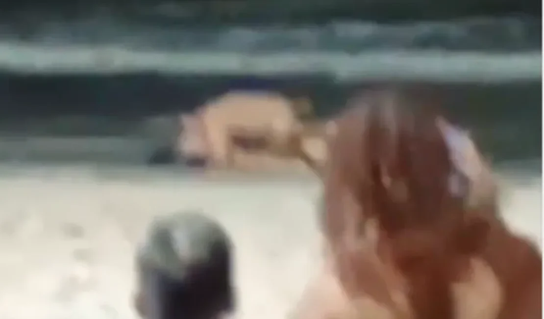 VÍDEO: Casal faz sexo em trecho movimentado da Praia de Ponta Verde, em Maceió
