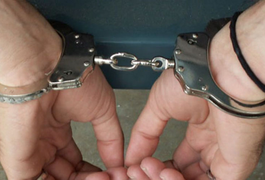 Homem é preso após invadir a casa da ex e tentar esgana-la, em Palmeira dos Índios