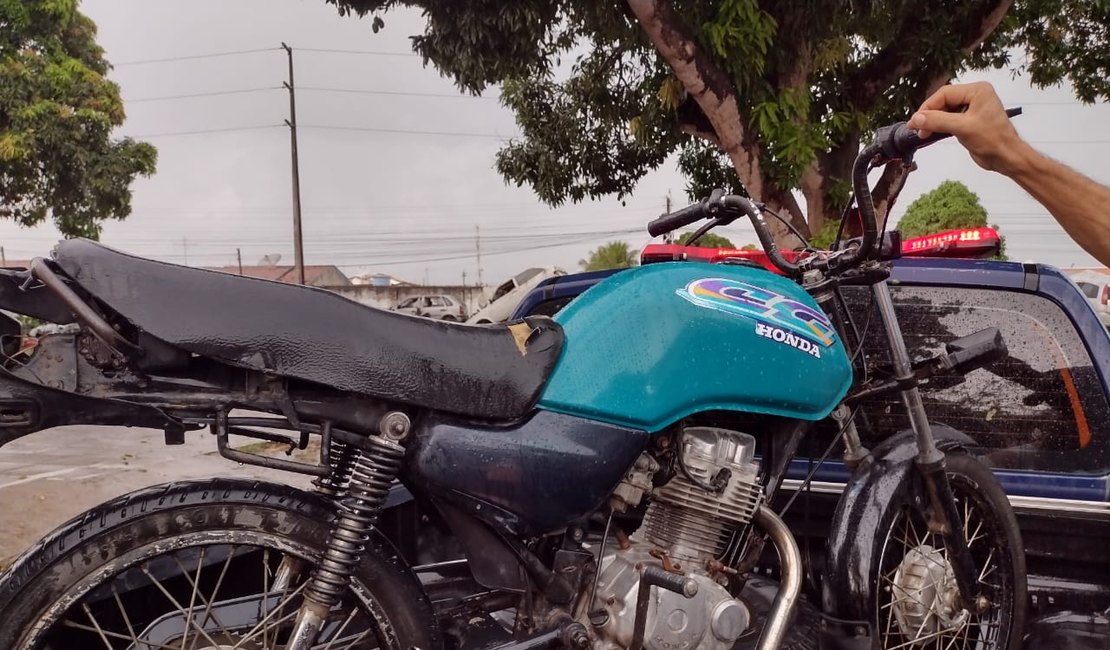 Cacimbinhas: Borracheiro empresta moto roubada para adolescente e cinco pessoas vão parar na delegacia