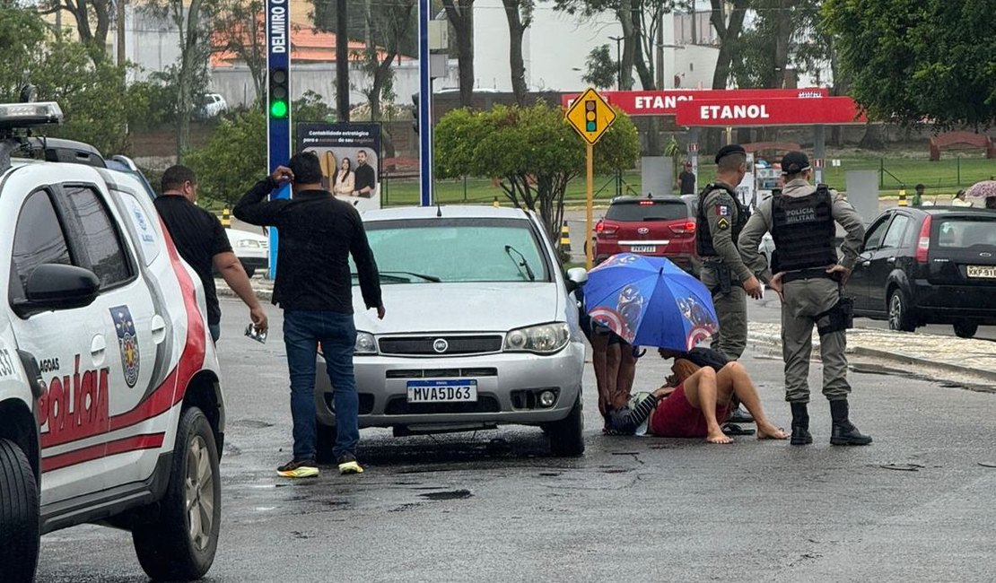 Atropelamento deixa dois feridos no centro de Delmiro Gouveia