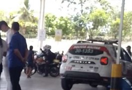 Homem é baleado em estacionamento de supermercado na Avenida Menino Marcelo, em Maceió