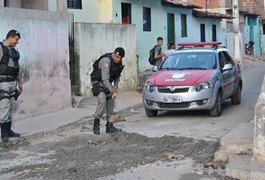 Polícia Militar retira lombadas construídas por traficantes no Jacintinho