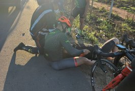 Ciclistas são atropelados e ficam feridos na AL-220, em Arapiraca