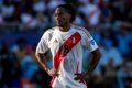 Após Memphis Depay, Corinthians abre conversas com peruano André Carrillo