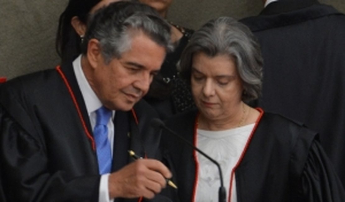 Marco Aurélio assume presidência do TSE e critica manifestações