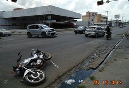 Acidente envolvendo duas motos e um carro deixa uma pessoa gravemente ferida em Arapiraca