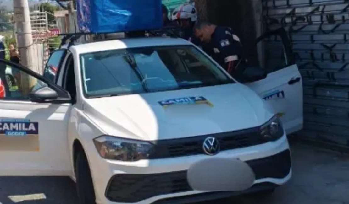 Homem é morto a tiros dentro de carro de som de deputada em São Paulo
