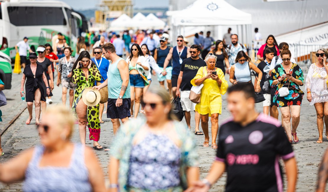 Maceió recebe mais de cinco mil turistas no segundo navio da temporada 2023/2024