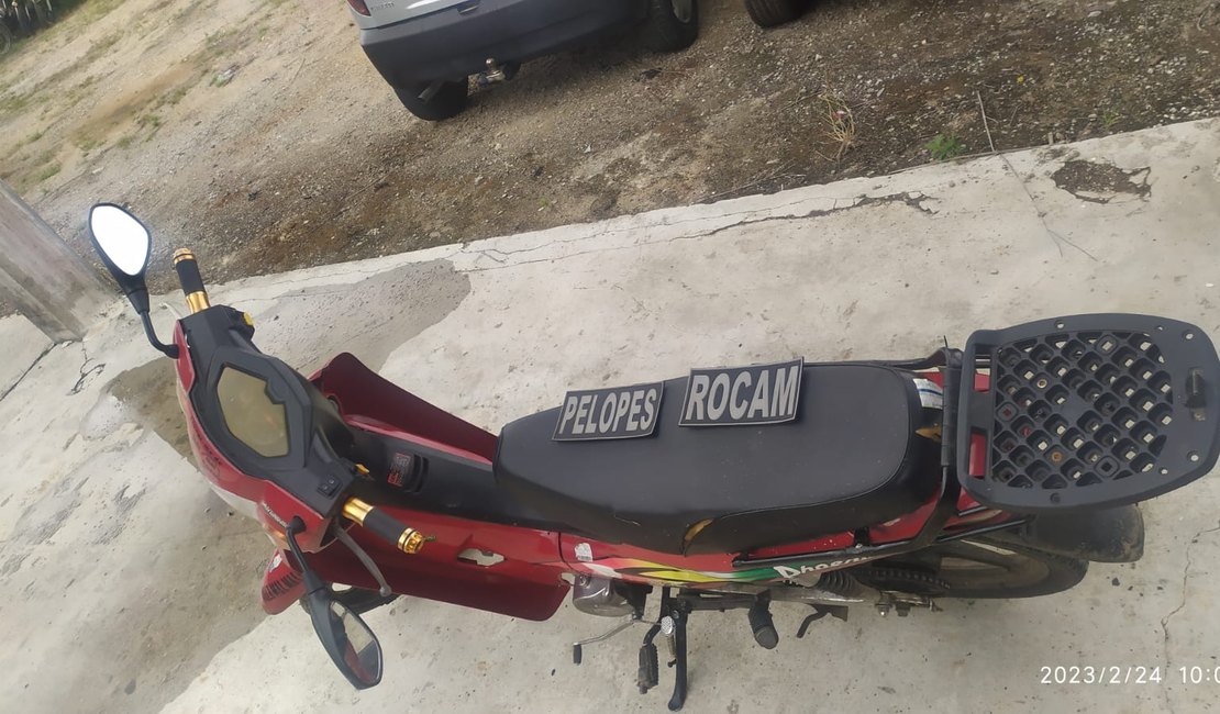 PM prende jovem e apreende menor suspeitos de roubo, em Arapiraca