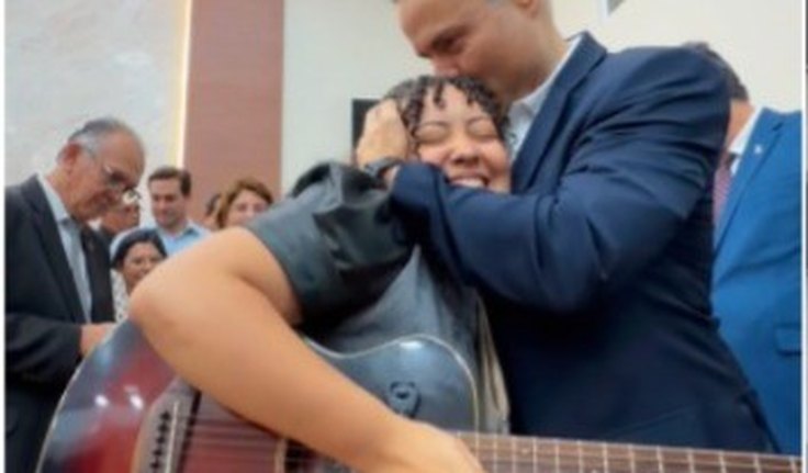 Vídeo de jovem evangélica homenageando Renan Filho viraliza nas redes