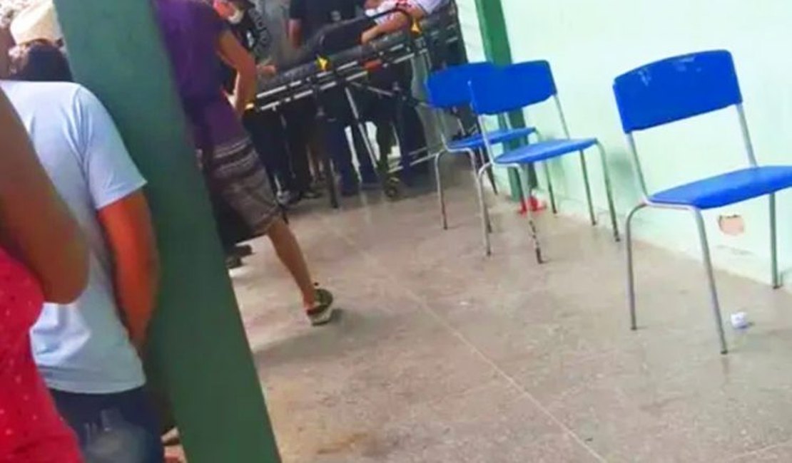 Estudante pega arma do pai e atira contra colegas de escola