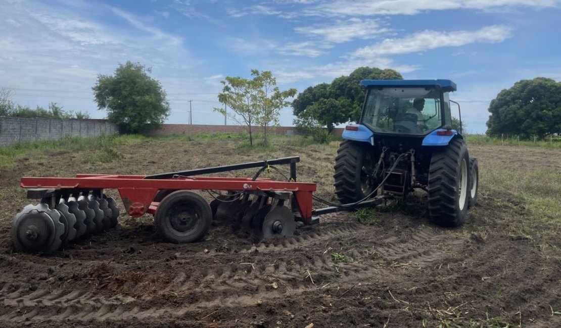 Prefeitura de Penedo e Projeto União promovem curso para operador de trator e máquinas pesadas