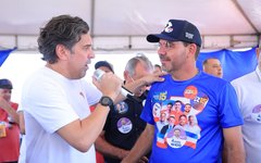 Ricardo Paranhos realiza mega adesivaço