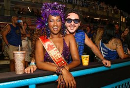 Iza assume namoro com ator João Vitor Silva no Carnaval do Rio de Janeiro